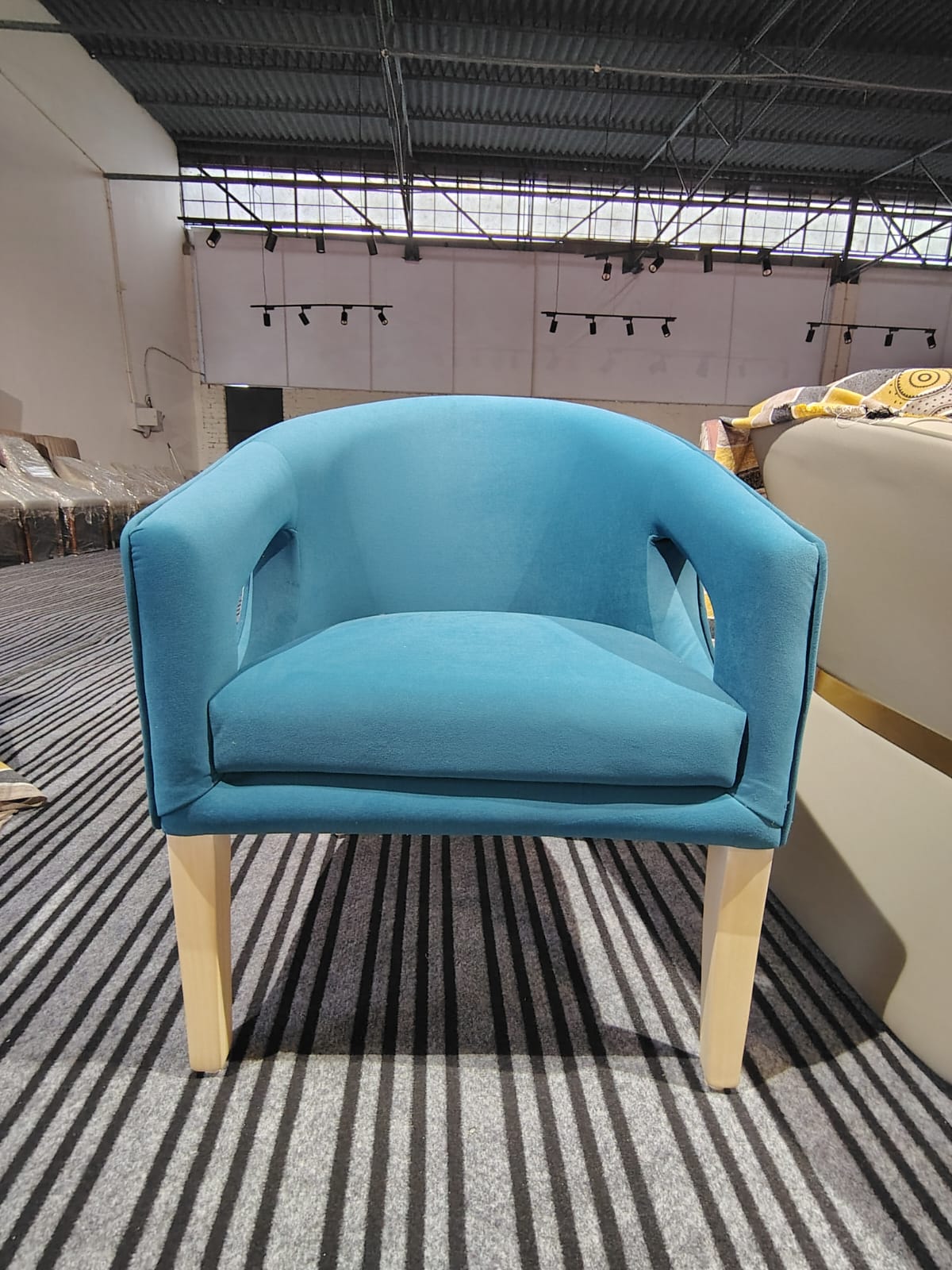 Azure Curve Lounge Chair